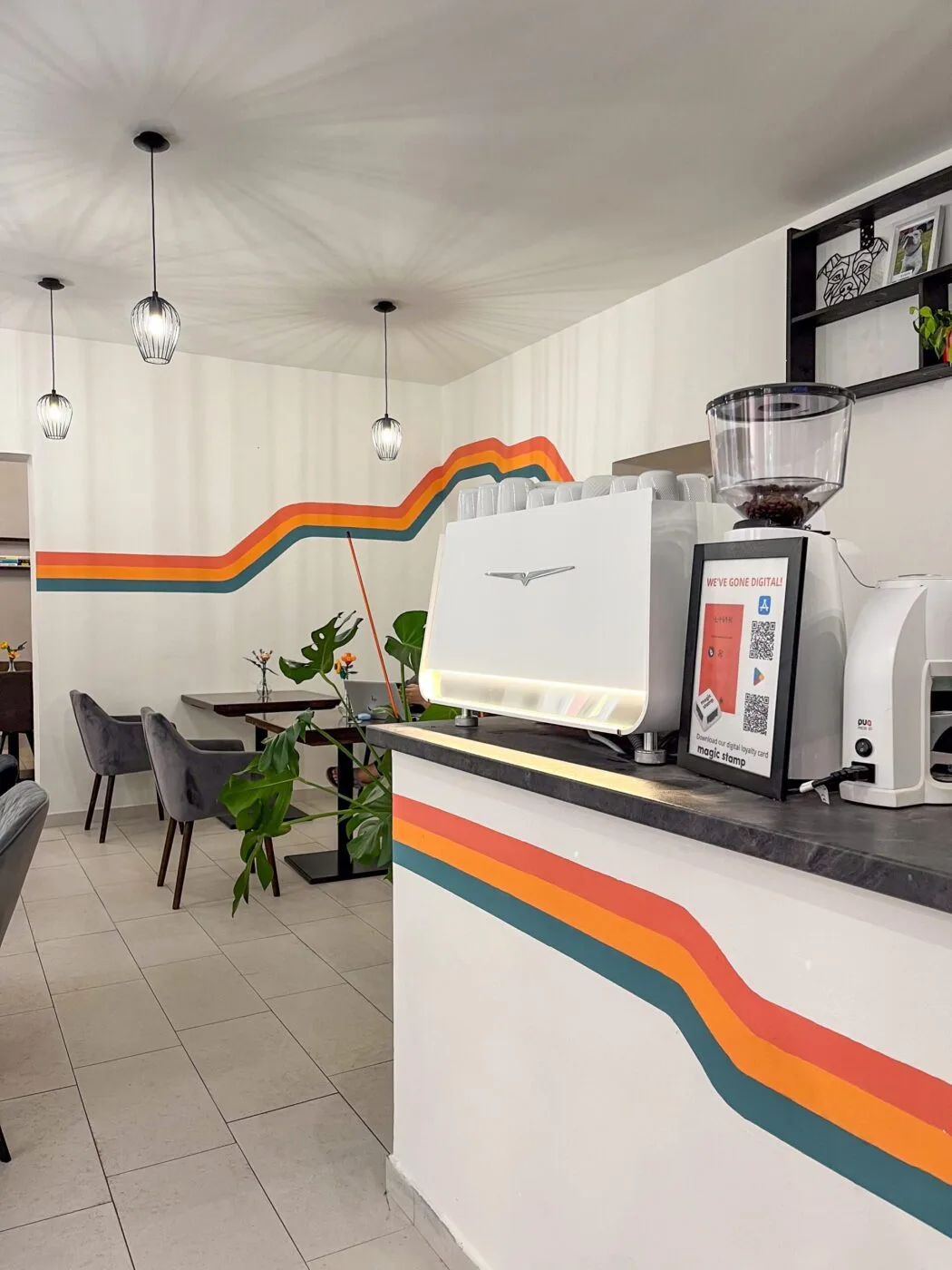 Interiér kavárny Link Coffee – výběrová kavárna Žižkov